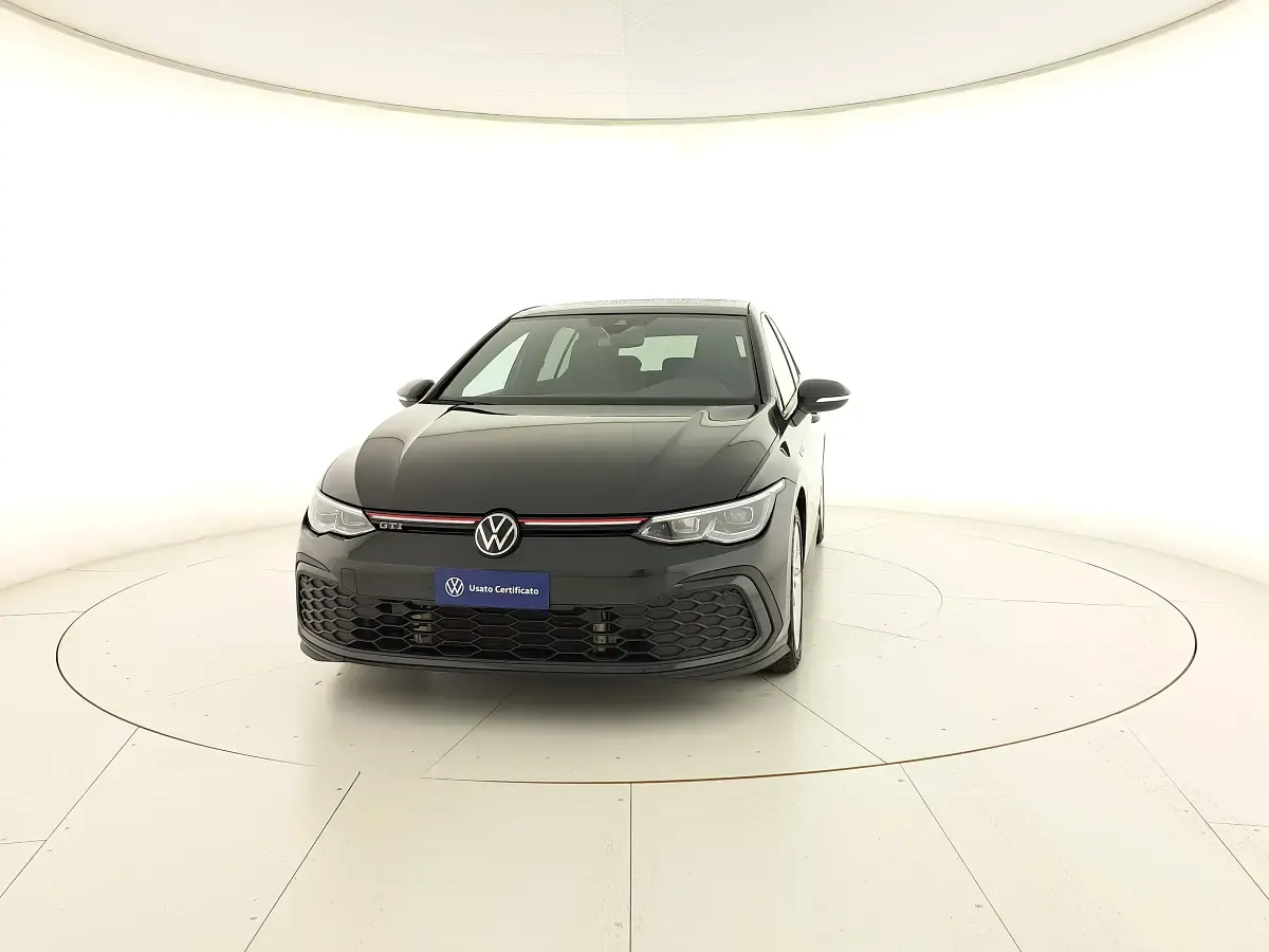 Usata VW Golf VIII GTI 245 CV (180 kW) 2024 Urano grey Berlina
