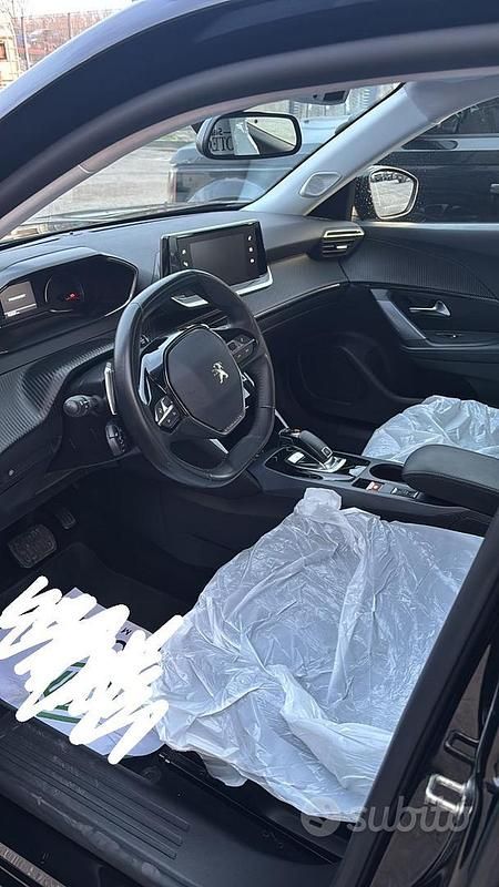 Usata Peugeot 2008 82 CV (60 kW) 2020 Nero SUV