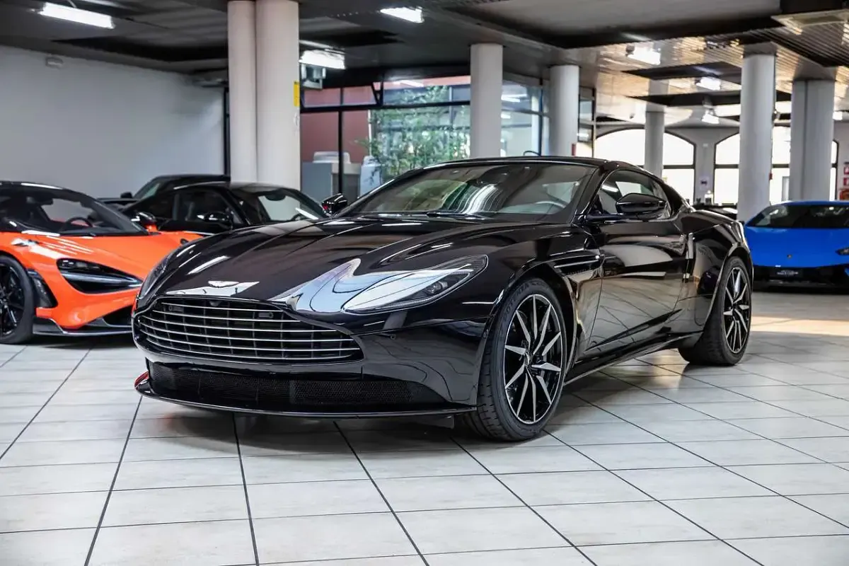 Usata Aston Martin DB11 510 CV (375 kW) 2019 Nero Coupé
