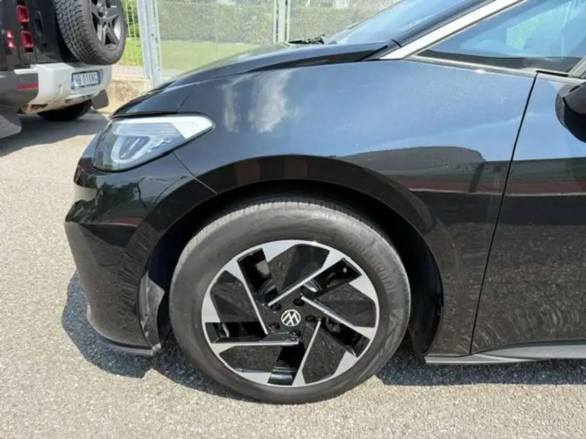 Usata VW ID.3 Pro Performance 150 kW (204 CV) 2023 Grenadillschwarz metallic Utilitaria