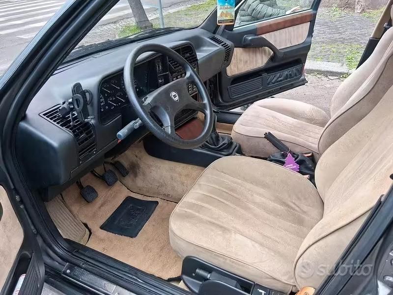 Käytetty Lancia Thema 185 HP (136 kW) 1989 Harmaa Sedan