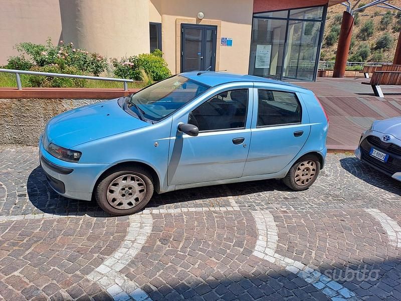 Usata Fiat Punto 86 CV (63 kW) 2002 Utilitaria