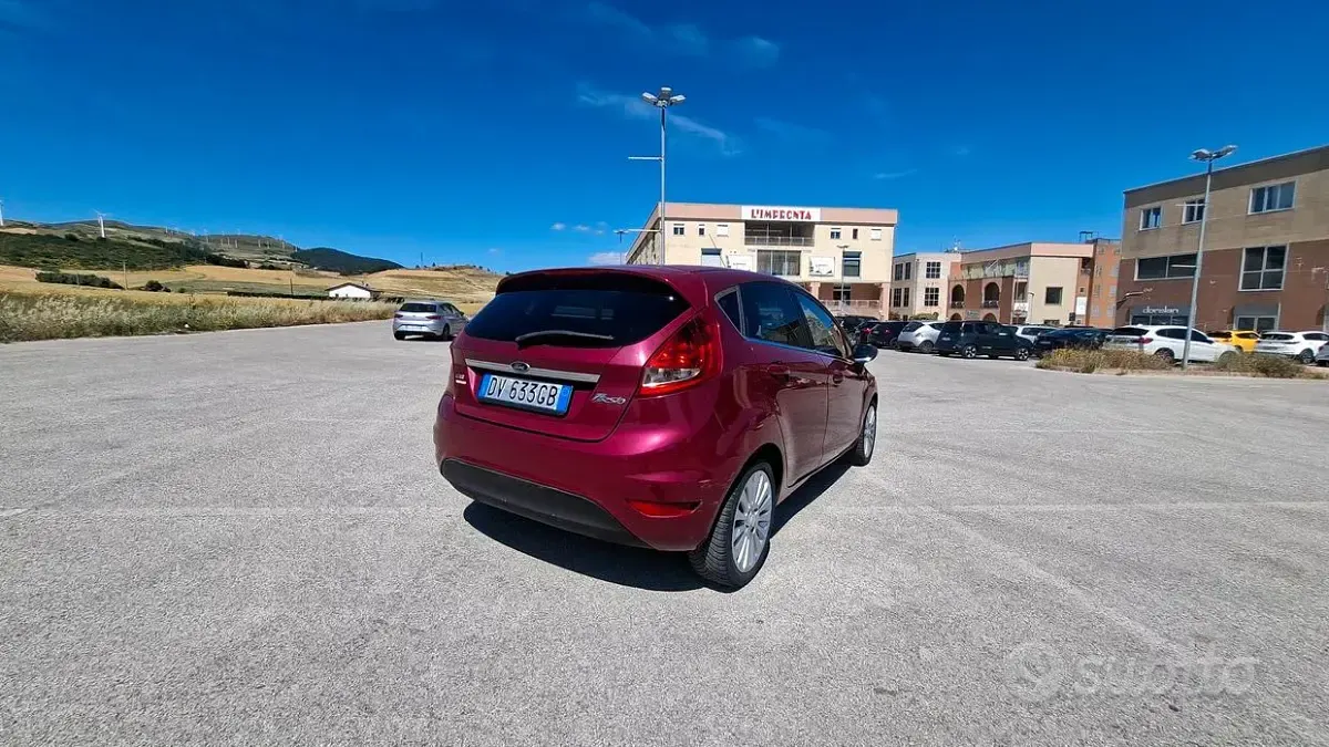 Usata Ford Fiesta Titanium 68 CV (50 kW) 2009 Rosso Berlina
