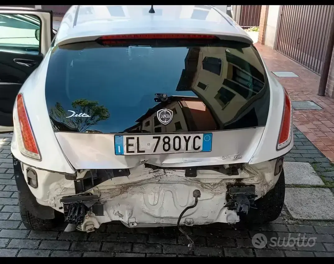 Usata Lancia Delta 120 CV (88 kW) 2012 Bianco Utilitaria