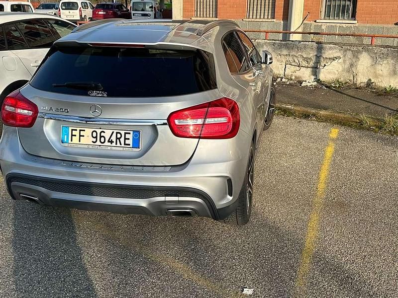 Usata Mercedes GLA200 Premium 156 CV (114 kW) 2016 Argento SUV