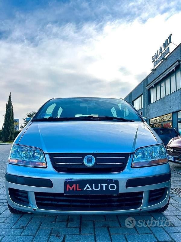 Usata Fiat Idea Emotion 70 CV (51 kW) 2004 Grigio Monovolume