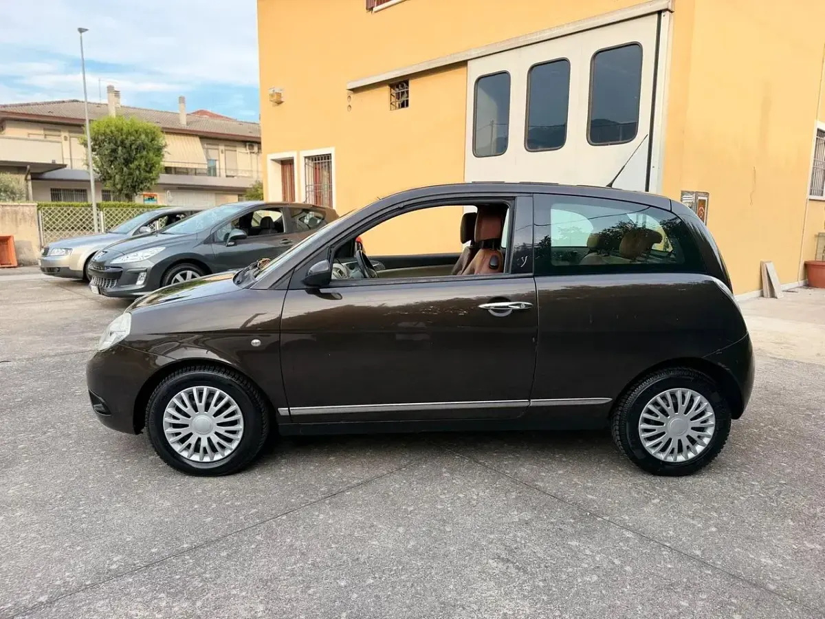 Usata Lancia Ypsilon 60 CV (44 kW) 2007 Marrone Utilitaria