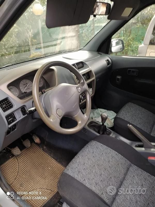 Usata Daihatsu Terios 83 CV (61 kW) 2000 Grigio SUV