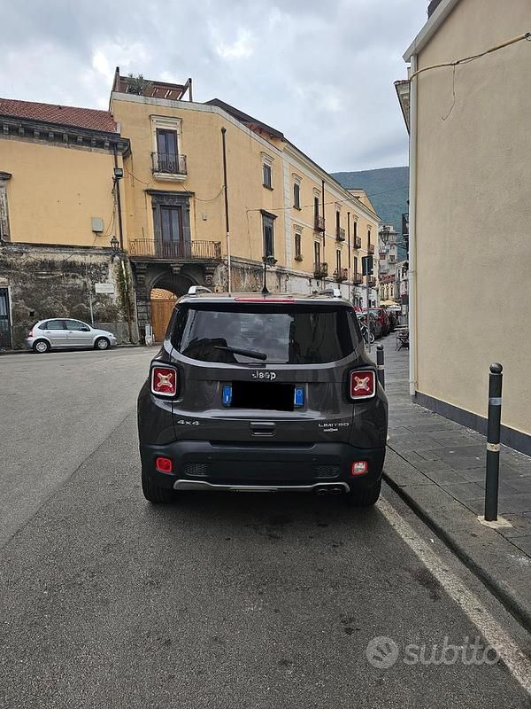 Usata Jeep Renegade Limited 140 CV (102 kW) 2018 Grigio SUV