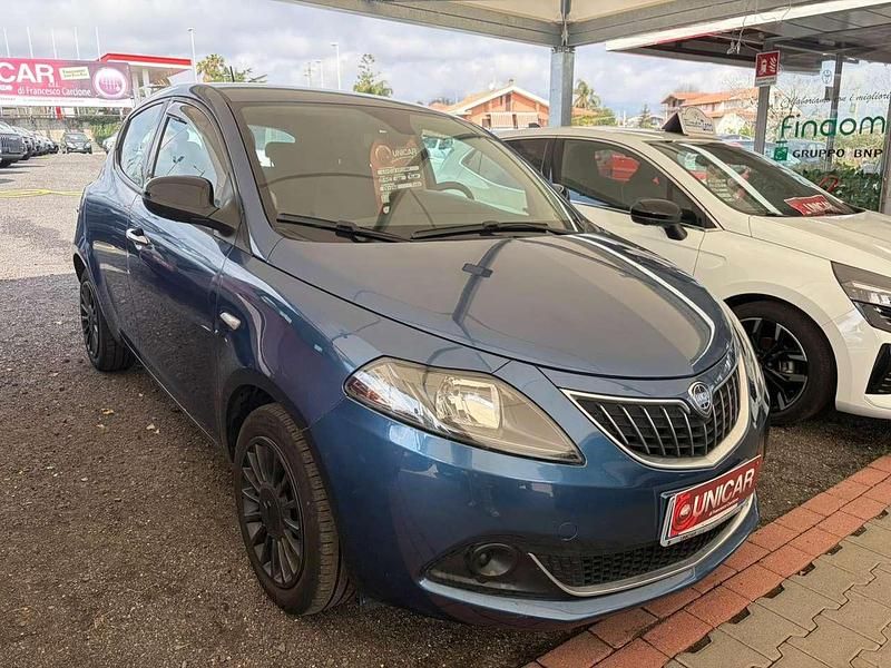 Usata Lancia Ypsilon Silver 69 CV (50 kW) 2022 Blu/azzurro Utilitaria