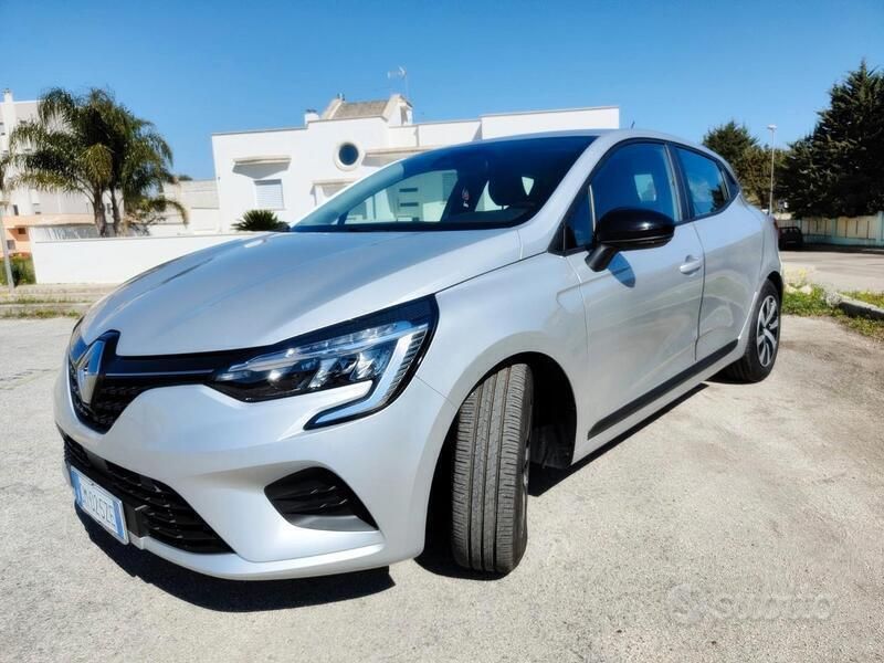 Usata Renault Clio V Techno 101 CV (74 kW) 2023 Grigio Utilitaria