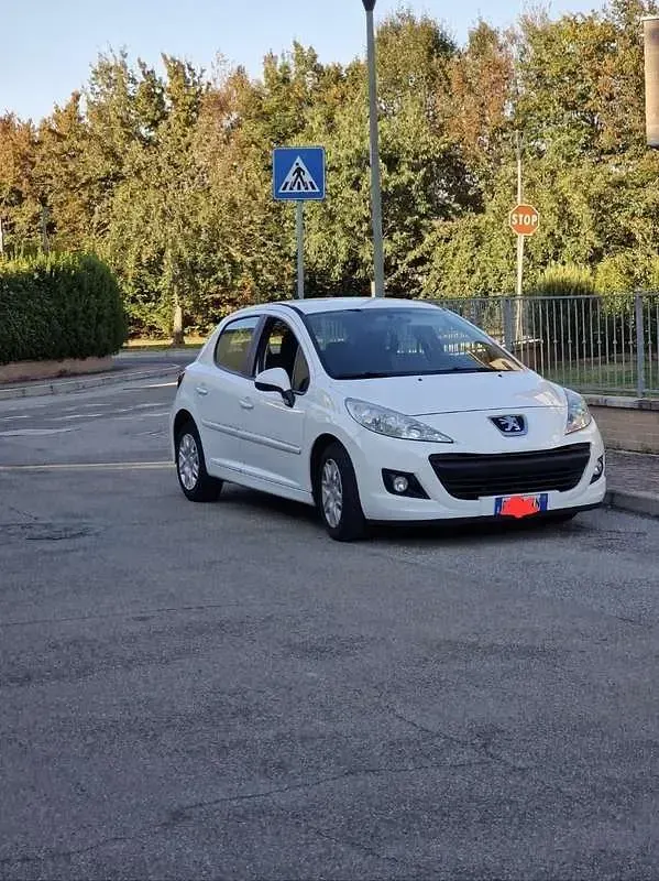 Usata Peugeot 207 73 CV (53 kW) 2013 Berlina
