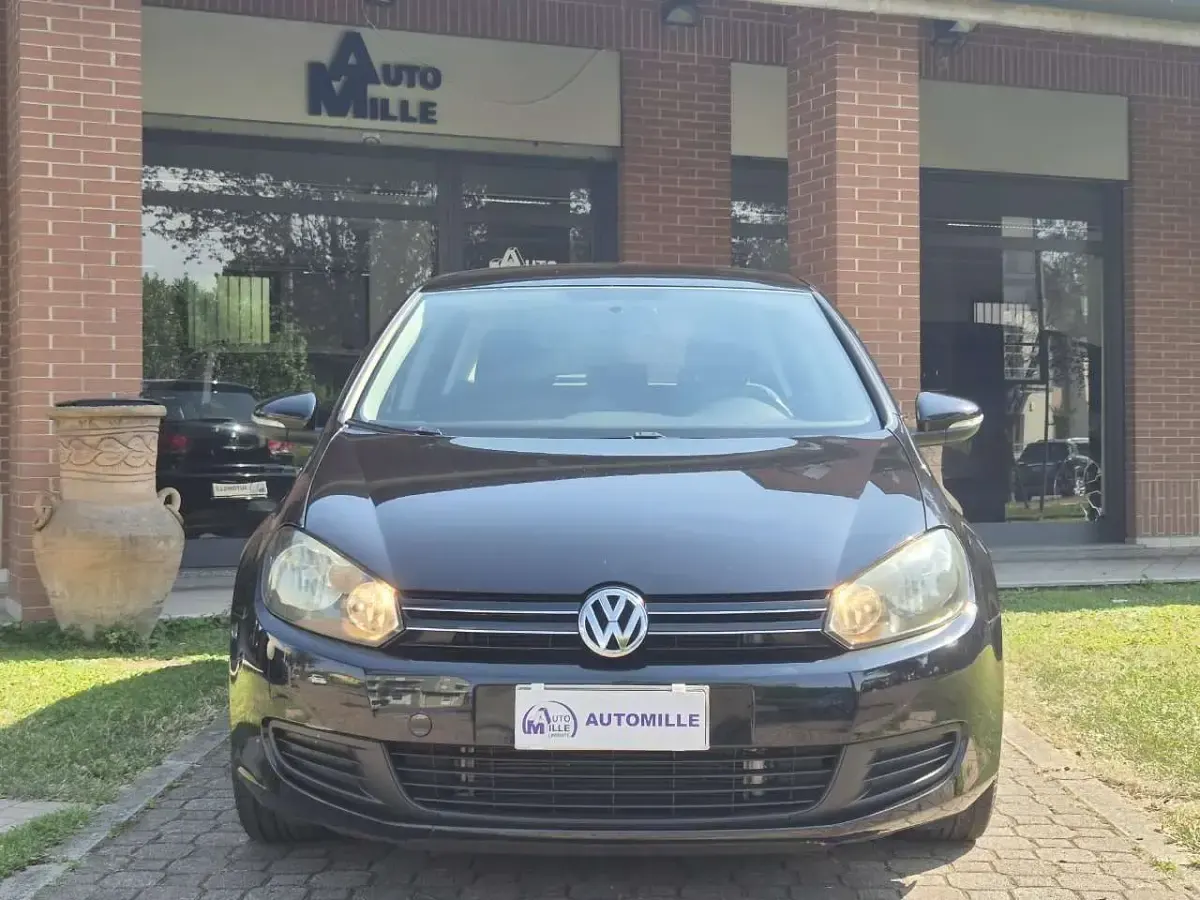 Usata VW Golf VI Trendline 102 CV (75 kW) 2009 Nero Utilitaria
