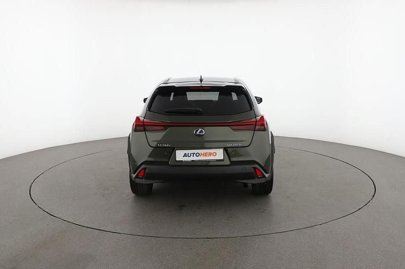 Usata Lexus UX 250h E-FOUR Executive Line 184 CV (135 kW) 2019 Verde SUV