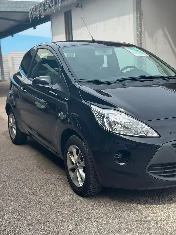 Usata Ford Ka Titanium 69 CV (50 kW) 2015 Nero Berlina