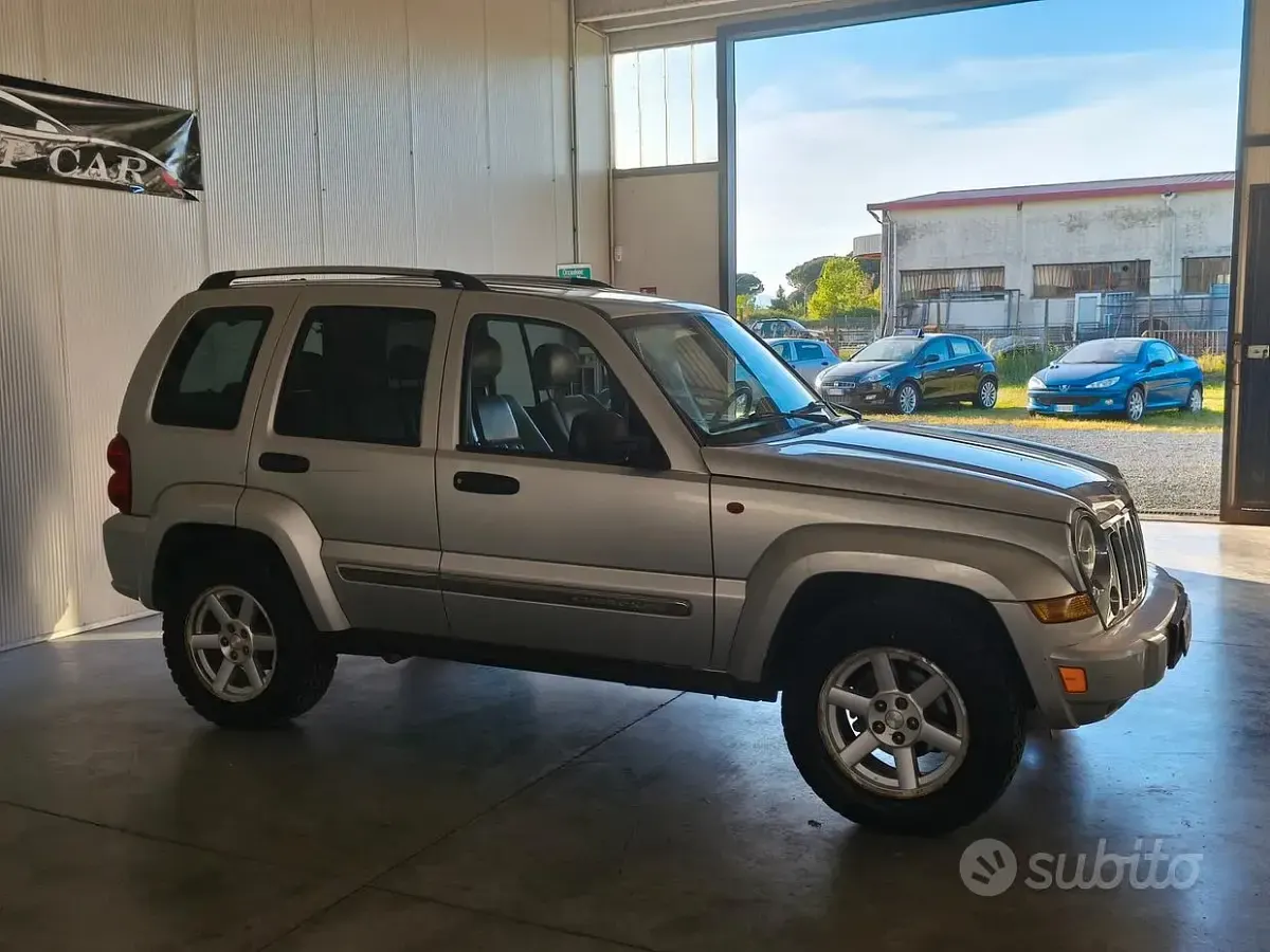 Second-hand Jeep Cherokee Limited 163 CP (119 kW) 2006 Gri SUV