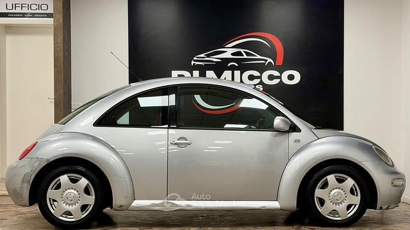 Usata VW New Beetle 101 CV (74 kW) 2004 Argento Utilitaria