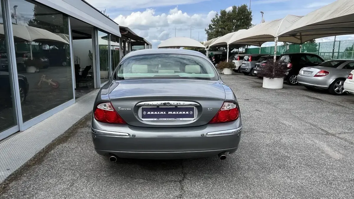 Usata Jaguar S-Type S 238 CV (175 kW) 2003 Grigio Berlina