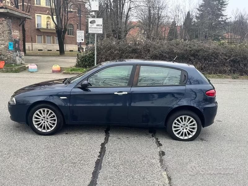 Usata Alfa Romeo 147 120 CV (88 kW) 2007 Blu Utilitaria