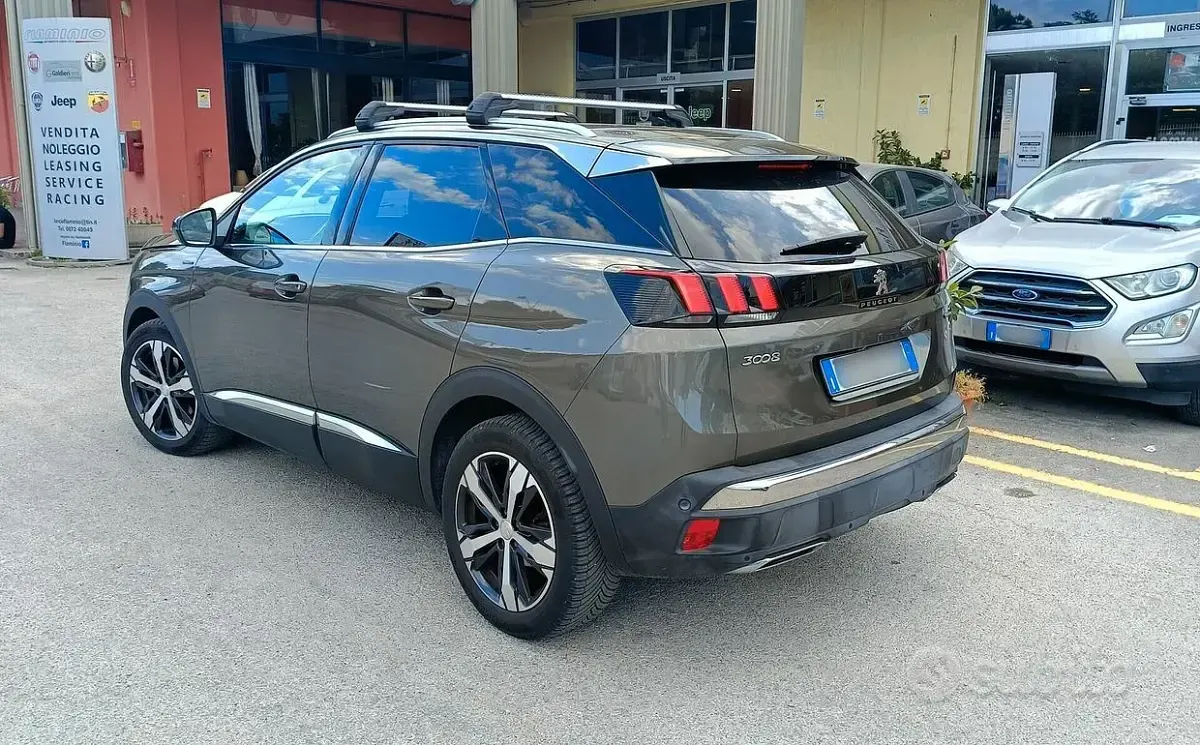 Usata Peugeot 3008 GT-line 120 CV (88 kW) 2018 Verde SUV