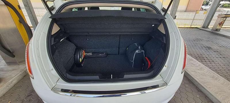 Usata Lancia Delta Gold 120 CV (88 kW) 2014 Bianco Utilitaria