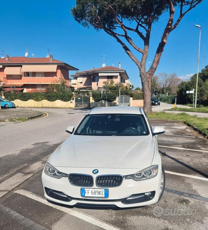 Begagnad BMW 318 Sport Line 143 HK (105 kW) 2013 Vit Kombi