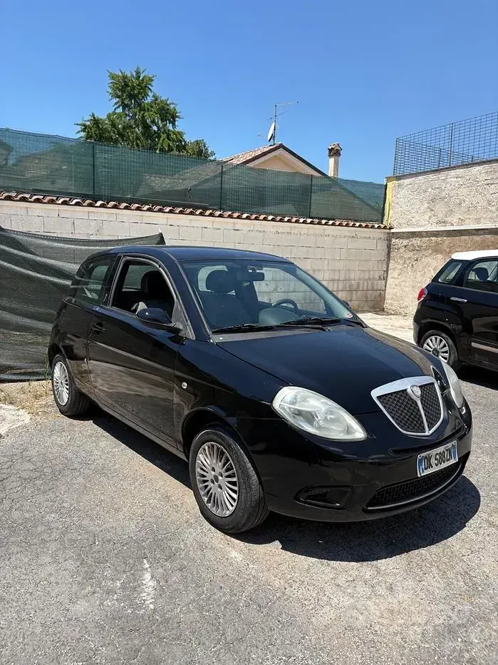 Usata Lancia Ypsilon 60 CV (44 kW) 2007 Nero Utilitaria