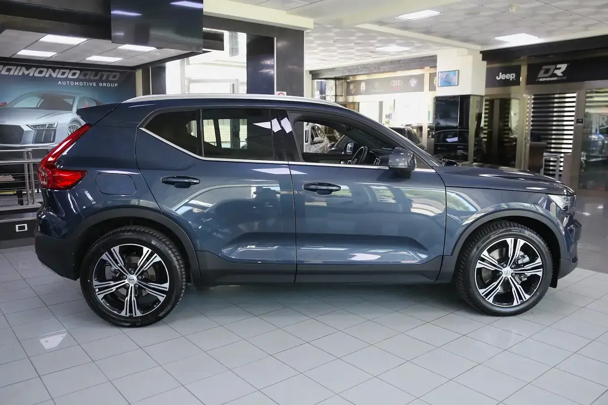 Usata Volvo XC40 Inscription 180 CV (132 kW) 2020 Thunder grey SUV