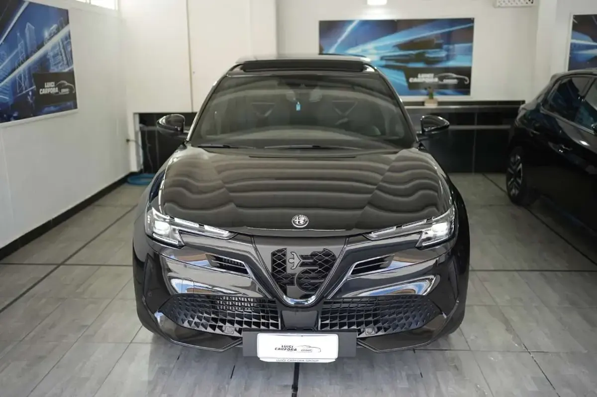Nuova Alfa Romeo GT Junior Edizione Speciale 136 CV (100 kW) 2026 Nero alfa SUV