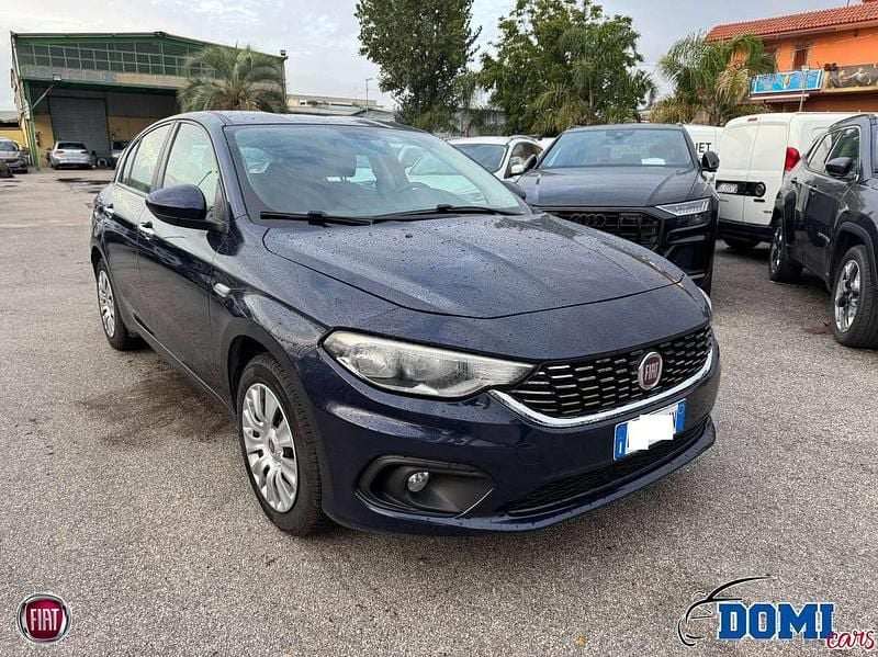 Blu/azzurro Usata 2017 Fiat Tipo Lounge Tre volumi | 6899 € (Buon prezzo) - Immagine 1/4