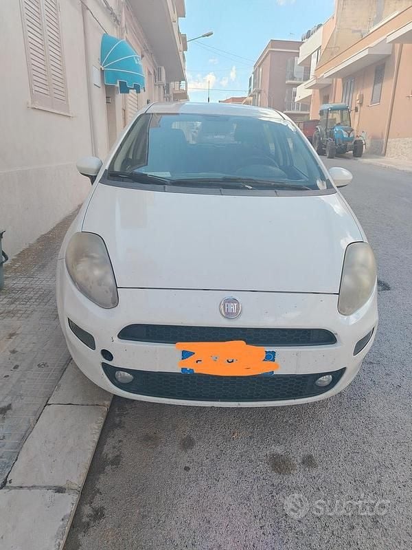 Bianco Usata 2015 Fiat Punto Due volumi | 3200 € (Super prezzo) - Immagine 1/4