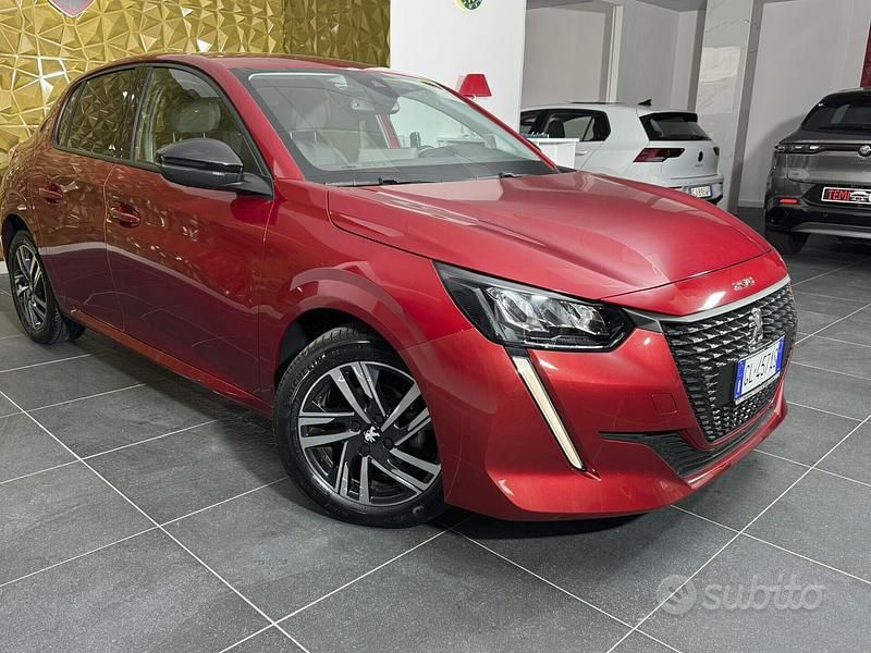 Usata Peugeot 208 Allure 101 CV (74 kW) 2022 Rosso Utilitaria