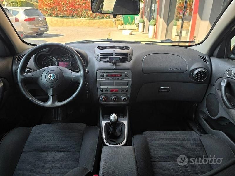 Usata Alfa Romeo 147 105 CV (77 kW) 2008 Grigio Utilitaria