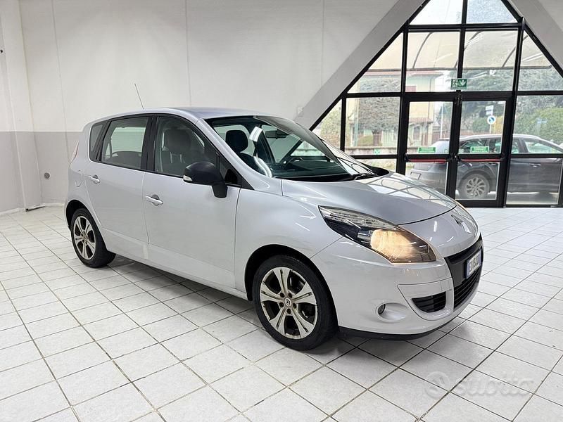 Usata Renault Scénic III Luxe 130 CV (95 kW) 2011 Grigio Monovolume