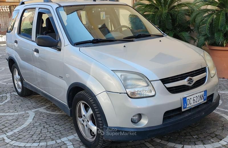 Usata Suzuki Ignis 99 CV (72 kW) 2006 Gray Utilitaria
