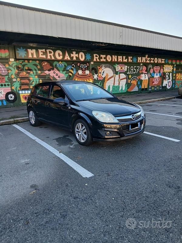 Nero Usata 2008 Opel Astra Cosmo Tre volumi | 1600 € (Ottimo prezzo) - Immagine 1/4