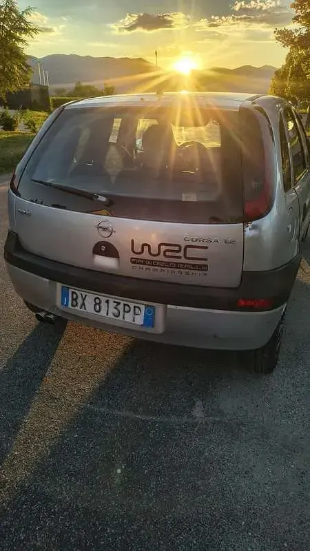 Usata Opel Corsa Edition 65 CV (47 kW) 2000 Berlina