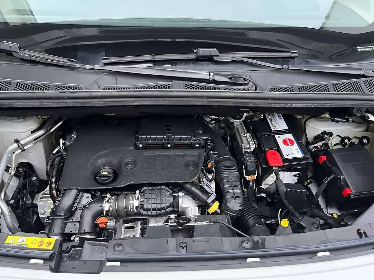 Käytetty Peugeot Partner Premium 99 HP (72 kW) 2019 Valkoinen Tila-auto