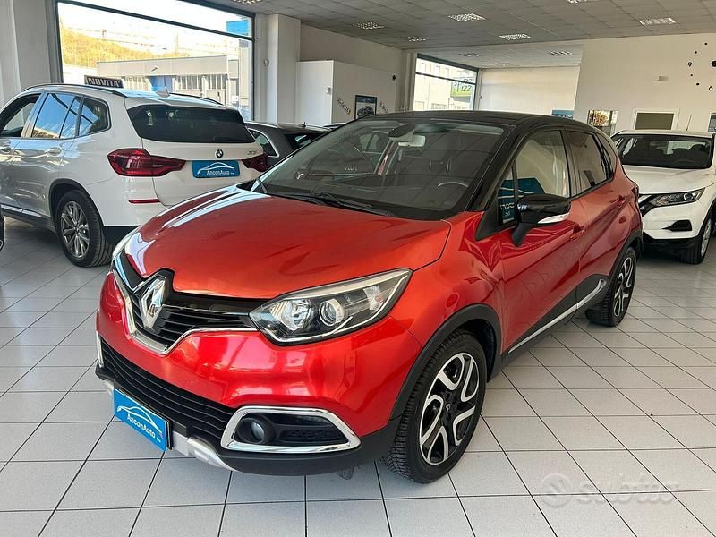 Usata Renault Captur 90 CV (66 kW) 2015 Rosso SUV