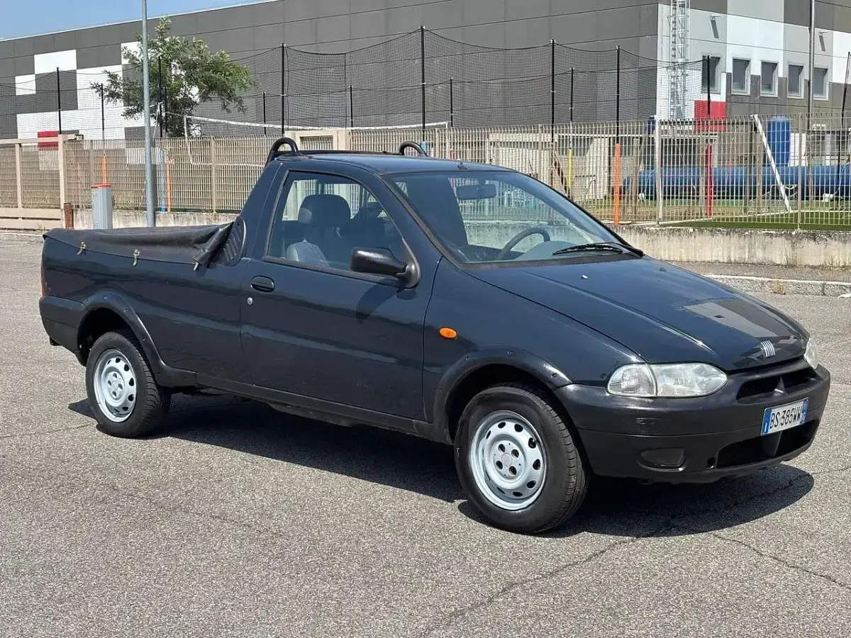 Usata Fiat Strada 82 CV (60 kW) 2001 Blu/azzurro Pick-up