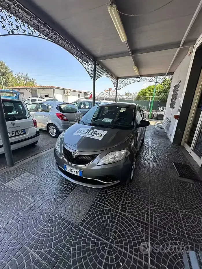 Usata Lancia Ypsilon Silver 69 CV (50 kW) 2017 Grigio Utilitaria