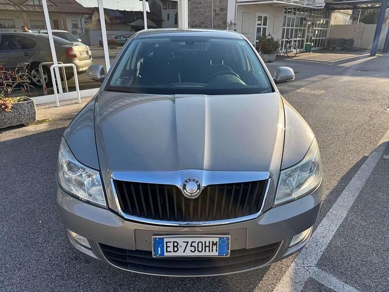 Usata Skoda Octavia Ambition 105 CV (77 kW) 2010 Argento Berlina