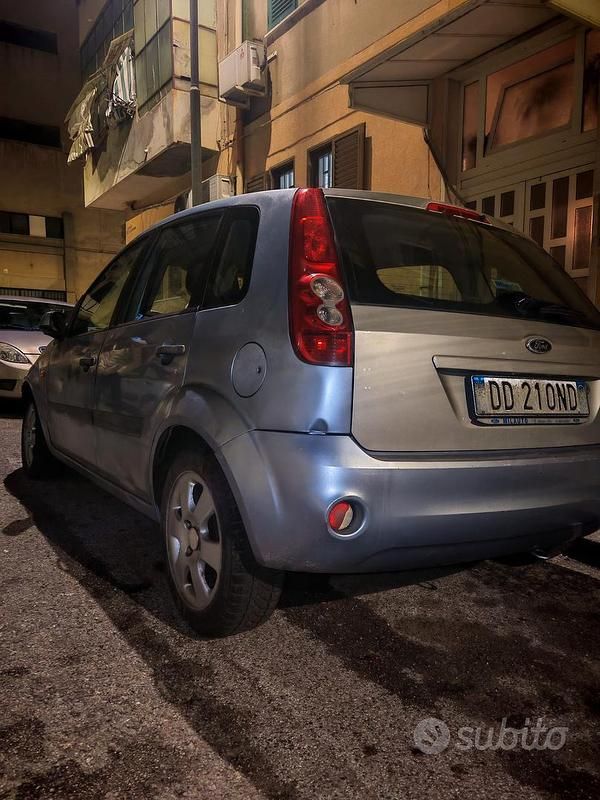 Usata Ford Fiesta 69 CV (50 kW) 2006 Utilitaria