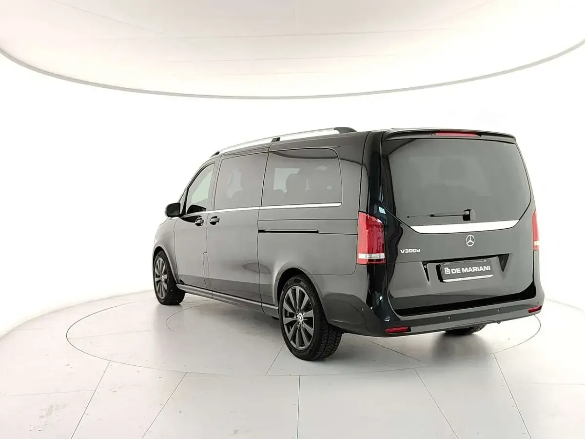 Usata Mercedes V300 Premium 239 CV (175 kW) 2023 Nero Monovolume
