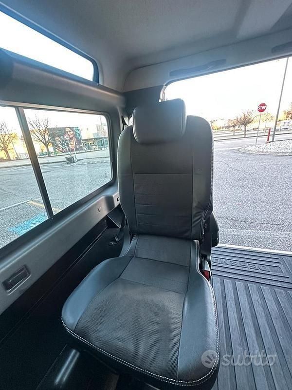 Usata Land Rover Defender S 122 CV (89 kW) 2008 Nero SUV