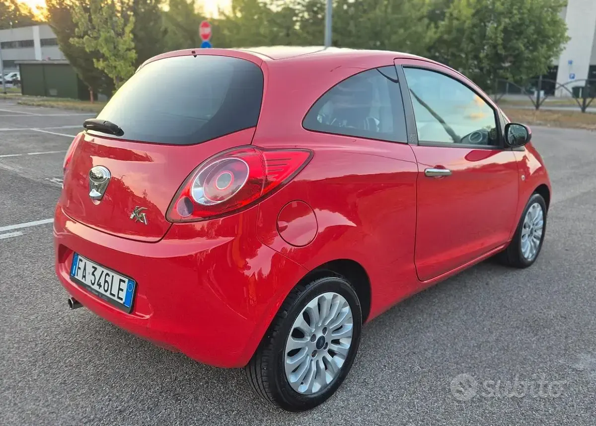 Usata Ford Ka 69 CV (50 kW) 2015 Rosso Berlina