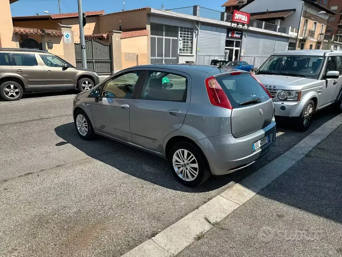 Usata Fiat Grande Punto Emotion 95 CV (69 kW) 2006 Grigio Utilitaria