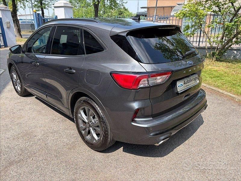 Usata Ford Kuga ST-Line 150 CV (110 kW) 2023 Grigio SUV