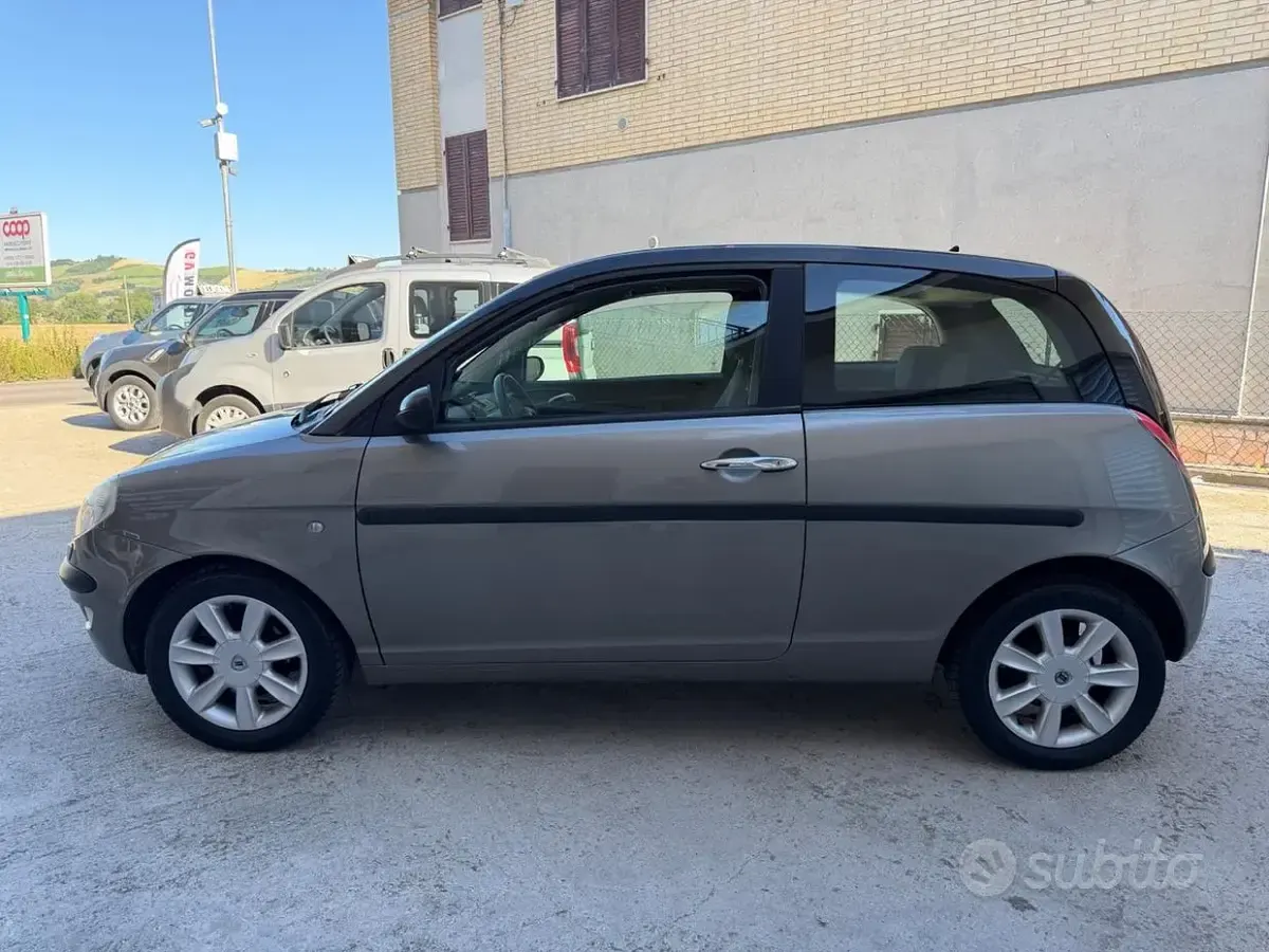 Usata Lancia Ypsilon 69 CV (50 kW) 2006 Grigio Utilitaria