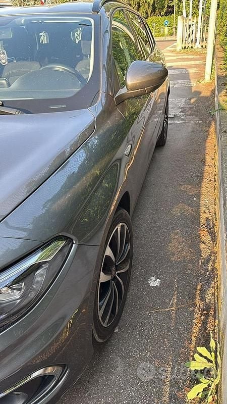 Grigio Usata 2017 Fiat Tipo Tre volumi | 6000 € (Buon prezzo) - Immagine 1/4